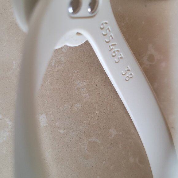 Gucci Marmont Platform Flip Flops w/Metal Emblem - Picture 10 of 10